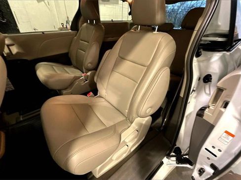 Used 2019 Toyota Sienna XLE Premium image 22