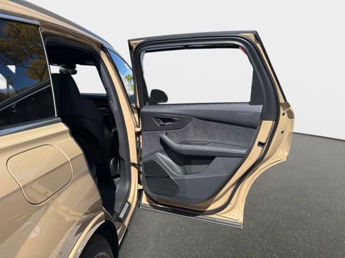 Used 2025 Audi SQ7 Premium Plus image 26