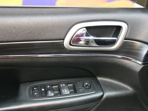 Used 2020 Jeep Grand Cherokee Limited w/ Luxury Group II RWD image 19