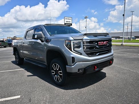 Used 2024 GMC Sierra 1500 AT4 w/ Technology Package AWD/4WD image 2