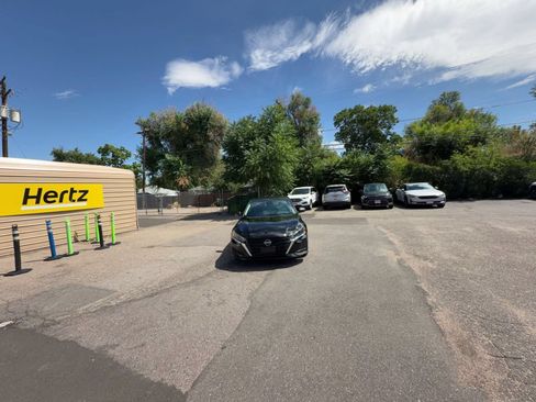 Used 2025 Nissan Altima 2.5 SV FWD image 16
