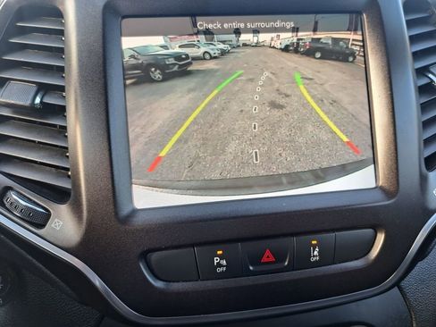 Used 2021 Jeep Cherokee Trailhawk image 11