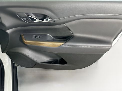 Used 2023 GMC Acadia SLE w/ Driver Convenience Package image 32