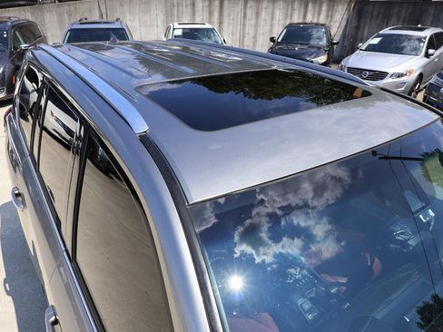 Used 2016 Lexus LX 570 4WD w/ Luxury Package image 31