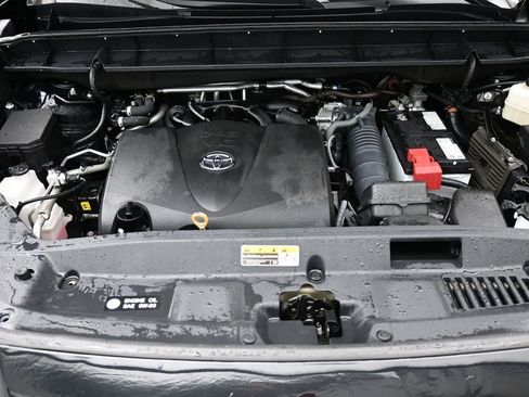 Used 2021 Toyota Highlander Limited image 19