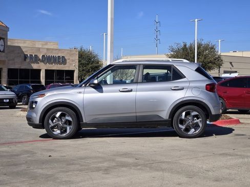 Certified 2025 Hyundai Venue SEL image 4