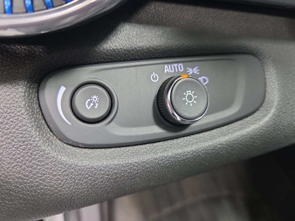 Used 2025 Chevrolet Trax LT w/ LT Convenience Package FWD image 29