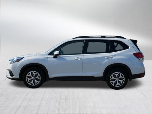Used 2024 Subaru Forester Premium image 4