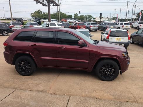 Used 2020 Jeep Grand Cherokee Altitude RWD image 4