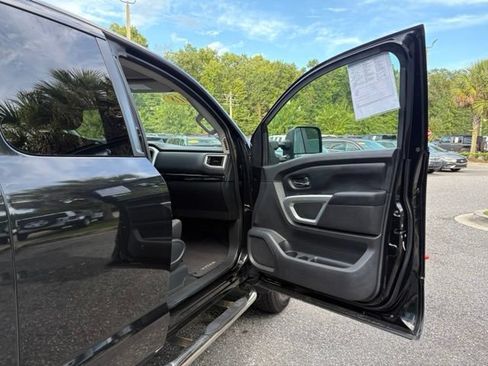 Used 2018 Nissan Titan SV AWD/4WD image 30