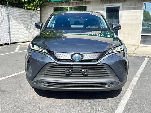 Used 2024 Toyota Venza LE AWD/4WD image 2