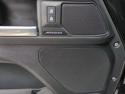 Used 2025 Land Rover Defender 110 S image 32