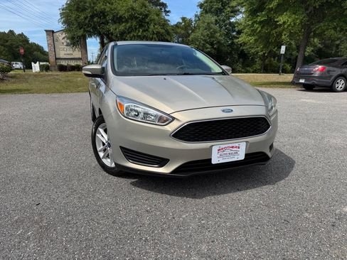 Used 2015 Ford Focus SE FWD image 32