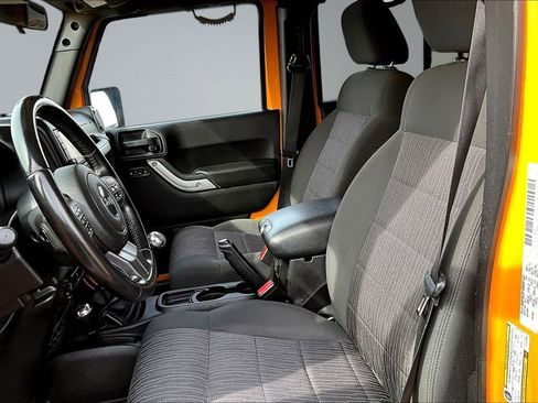 Used 2012 Jeep Wrangler Unlimited Rubicon w/ Dual Top Group AWD/4WD image 25