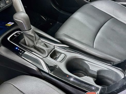 Used 2022 Toyota Corolla Cross XLE w/ Convenience Package FWD image 15