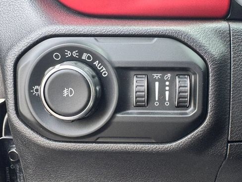 Used 2020 Jeep Wrangler Unlimited Rubicon w/ Dual Top Group AWD/4WD image 32
