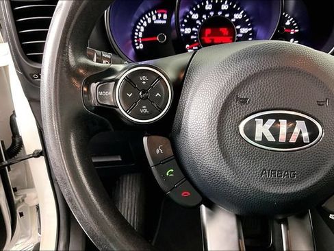 Used 2018 Kia Soul + FWD image 9