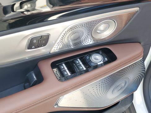 New 2026 Lincoln Nautilus Reserve AWD/4WD image 9