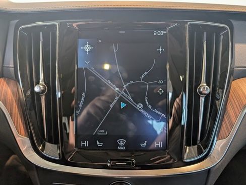 Used 2019 Volvo S60 T8 Inscription image 19