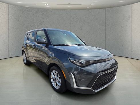 Used 2025 Kia Soul LX w/ LX Technology Package FWD image 7
