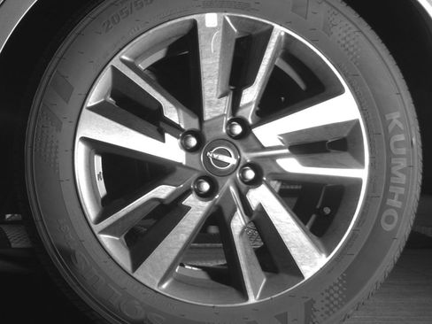 Used 2025 Nissan Versa SV FWD image 14