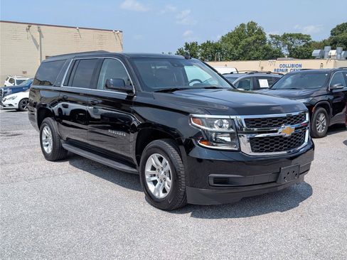 Used 2018 Chevrolet Suburban LT AWD/4WD image 7