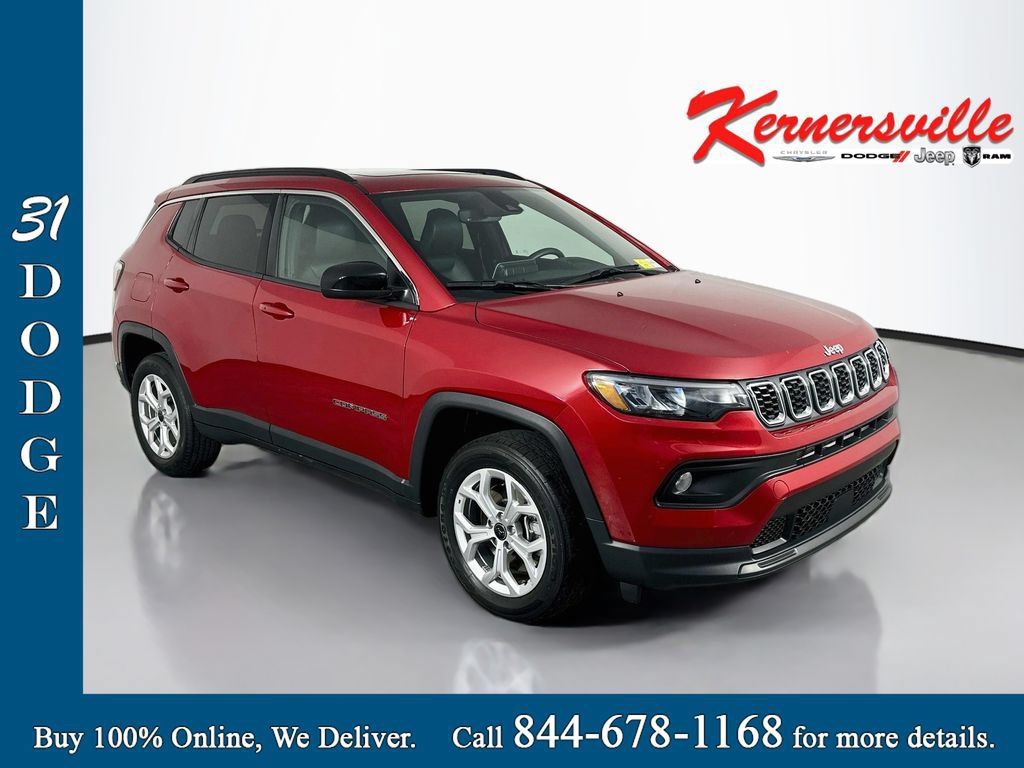 Used 2025 Jeep Compass Latitude w/ Sun & Sound Group AWD/4WD image 1