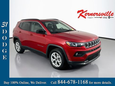 Used 2025 Jeep Compass Latitude w/ Sun & Sound Group AWD/4WD image 1
