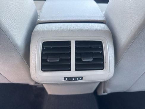 Used 2018 Volkswagen Golf S image 17