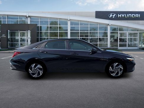 New 2026 Hyundai Elantra Limited image 9