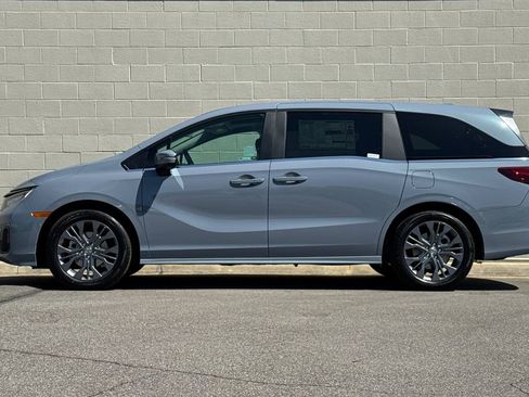 New 2026 Honda Odyssey Touring image 7