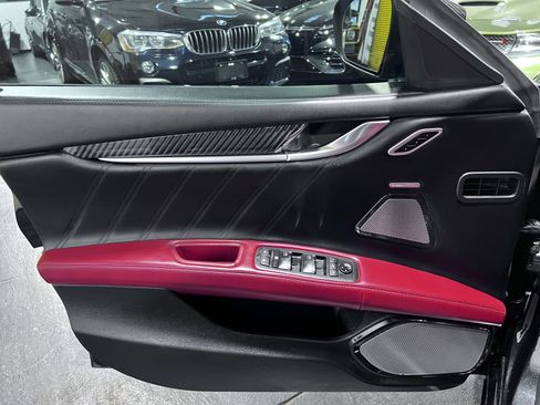 Used 2022 Maserati Ghibli Trofeo image 25