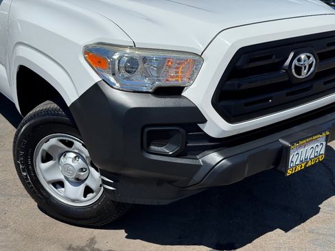 Used 2017 Toyota Tacoma SR RWD image 3