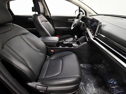 Certified 2025 Kia Sportage EX w/ Premium Package image 18