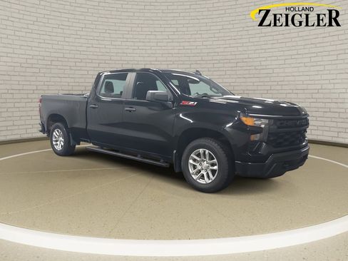 Used 2024 Chevrolet Silverado 1500 W/T w/ Z71 Off-Road Package image 3
