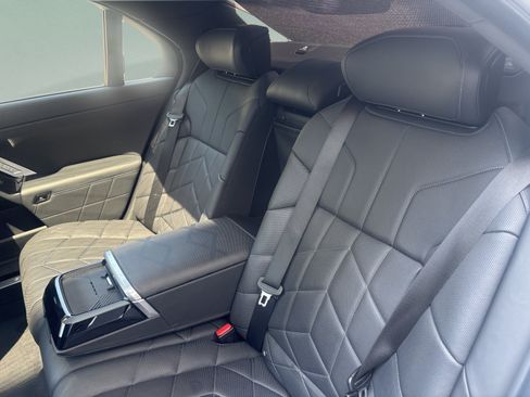 Used 2023 BMW i7 xDrive60 AWD/4WD image 33