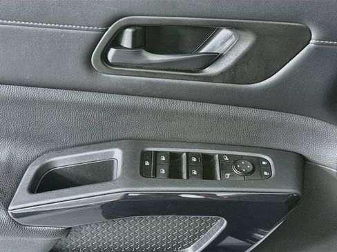 Used 2024 Nissan Pathfinder SV FWD image 18
