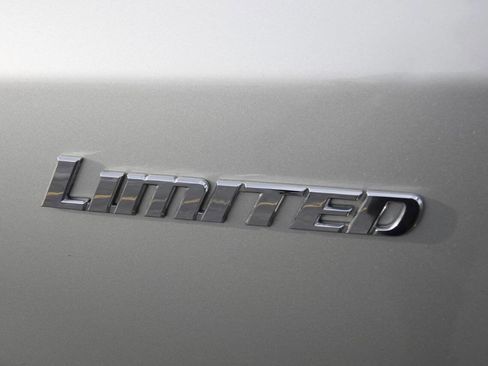 Used 2005 Toyota Highlander Limited AWD/4WD image 7