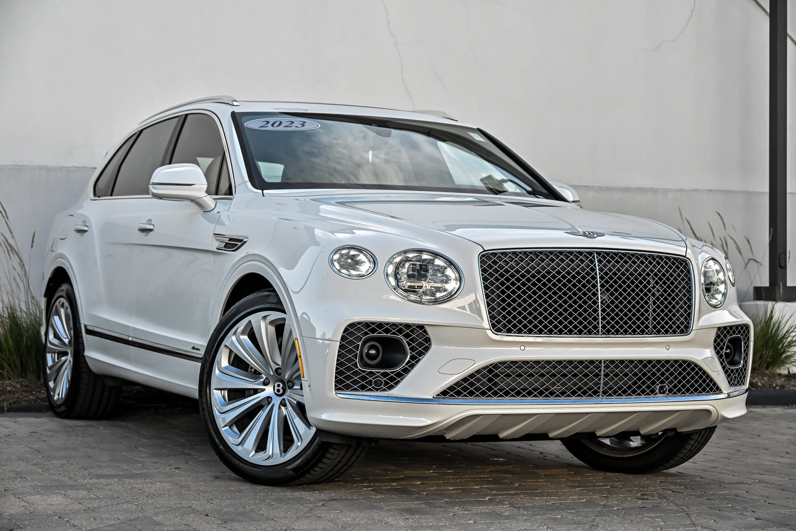 Certified 2023 Bentley Bentayga AWD/4WD image 1
