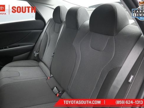 Used 2025 Hyundai Elantra SE FWD image 24