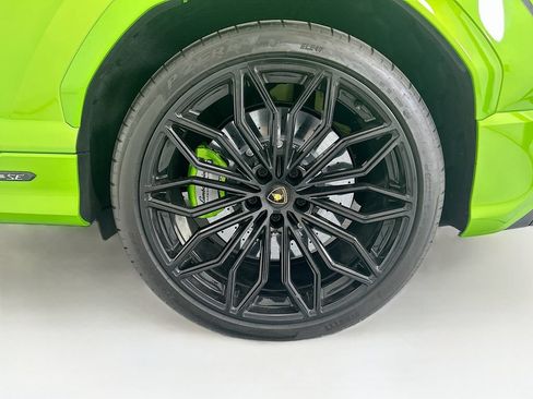 Used 2025 Lamborghini Urus SE AWD/4WD image 30