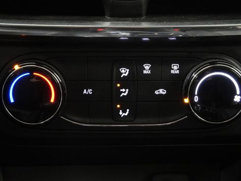 Used 2025 Buick Encore GX Preferred image 19