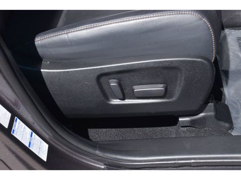 Used 2019 Toyota Highlander XLE AWD/4WD image 32