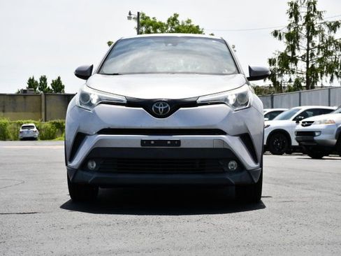Used 2018 Toyota C-HR XLE FWD image 2