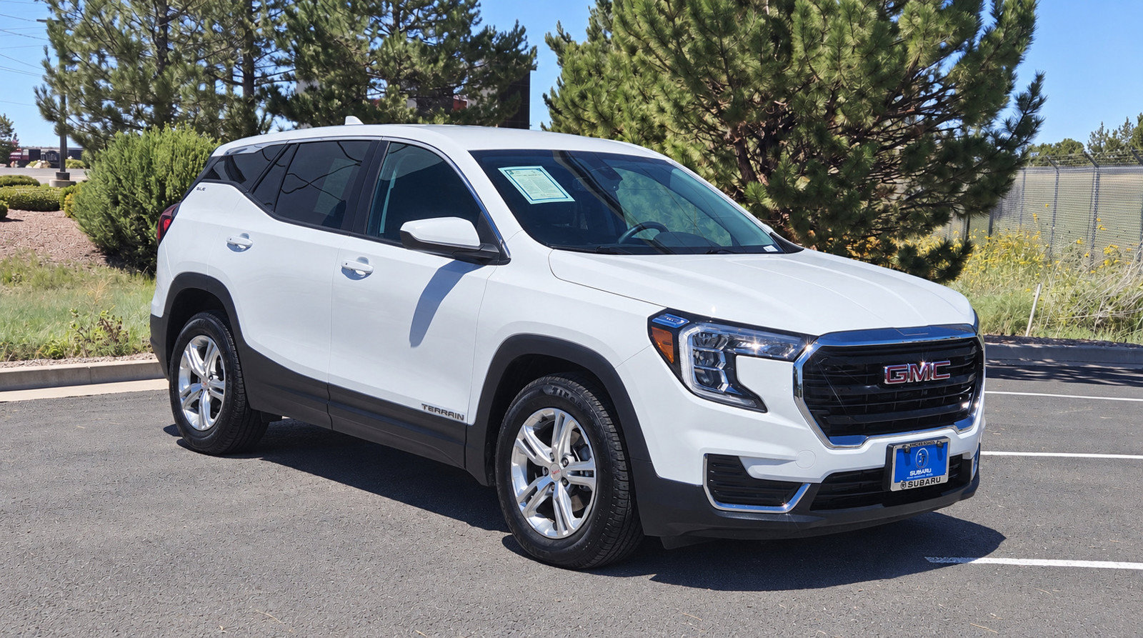 Used 2024 GMC Terrain SLE FWD image 1