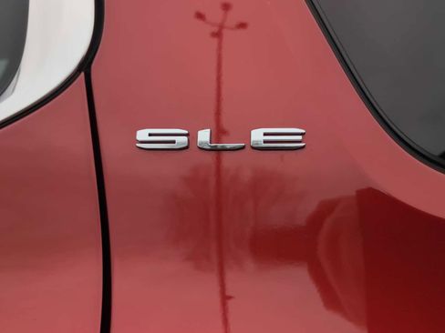 Used 2023 GMC Acadia SLE w/ Driver Convenience Package image 30