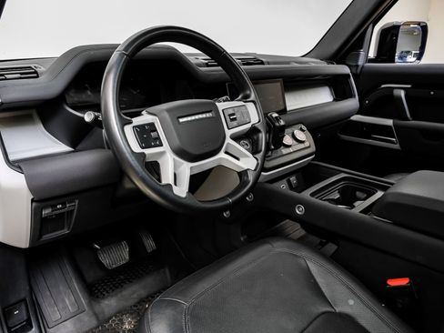 Used 2023 Land Rover Defender 110 SE image 3
