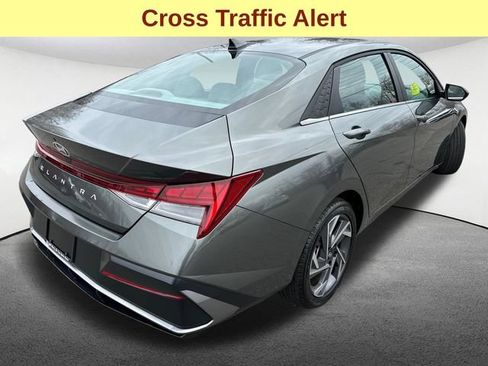 Used 2025 Hyundai Elantra SEL FWD image 10