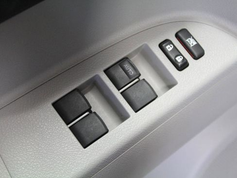 Used 2013 Toyota Highlander SE image 19