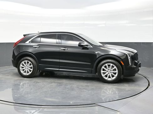 Used 2019 Cadillac XT4 Luxury w/ Cold Weather Package FWD image 8